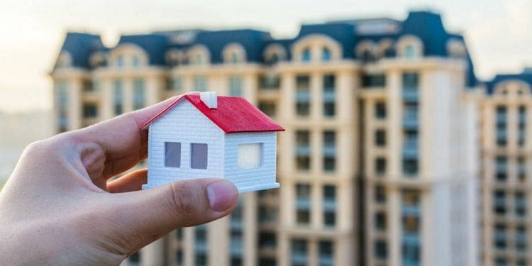 Hình ảnh lịch âm dương được đánh dấu các ngày tốt, nhắc nhở gia chủ Quý Mùi 2003 về việc chọn thời điểm mua nhà
